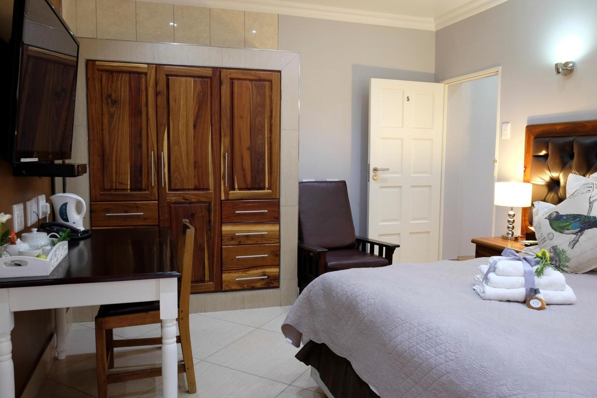 Firwood Lodge Pretoria Bagian luar foto